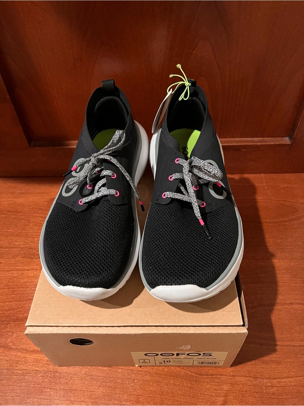 Oofos Oomy Stride - White Black - Size 10